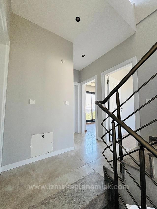 3+1 Detached Villa With Pool For Sale In Cumhuriyet Neighborhood, Seferihisar, Izmir