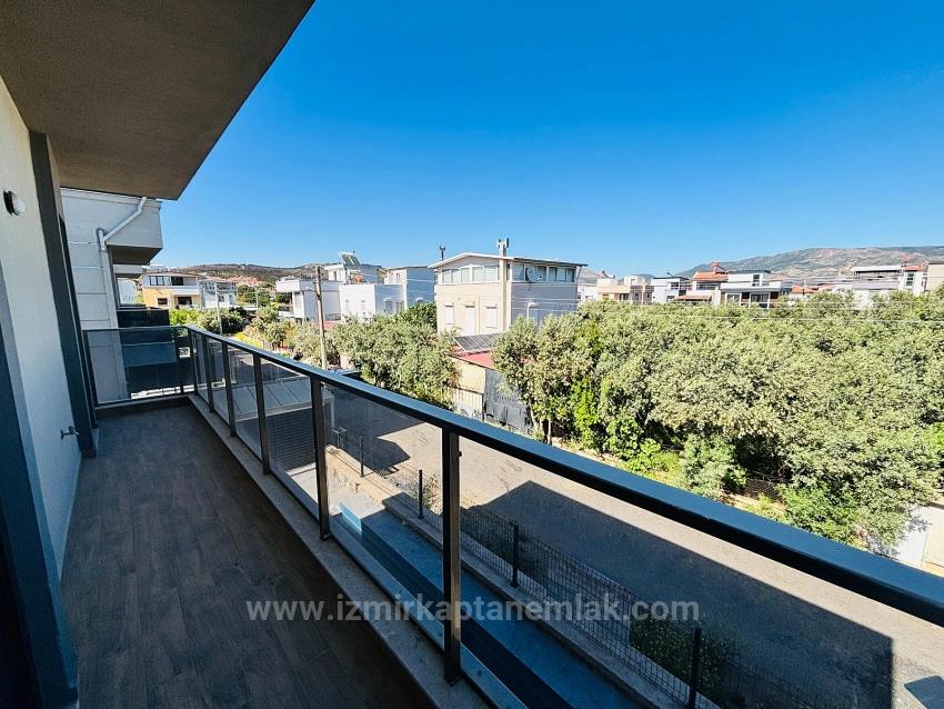 3+1 Detached Villa With Pool For Sale In Cumhuriyet Neighborhood, Seferihisar, Izmir