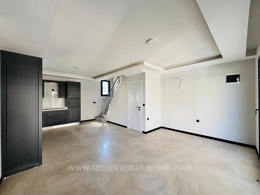 Semi-Detached Villa For Sale In Payamlı Neighborhood, Seferihisar, İzmir, 350M From The Sea, 3+1 Layout.