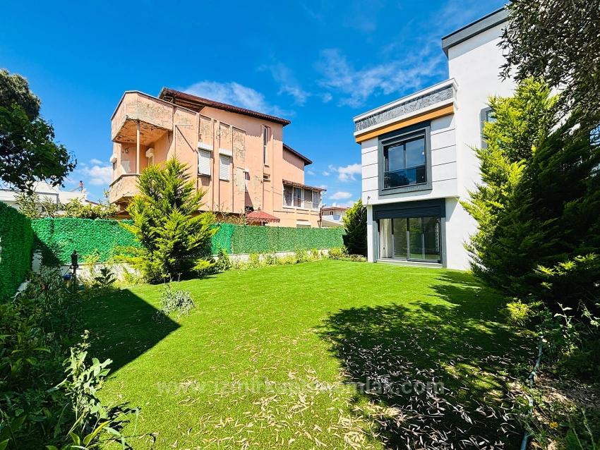 3+1 Ultra Luxury Apartment With Large Garden, 100M From The Sea, For Sale In Payamlı Neighborhood, Seferihisar, İzmir.