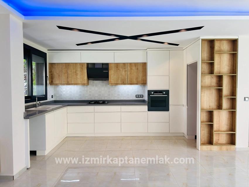 3+1 Bedroom Summerhouse For sale in Payamlı Nbh. Seferihisar Doğanbey - 120 m²