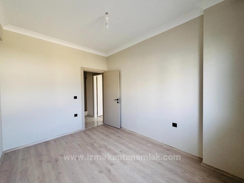 2+1 Mid-Floor Apartment For Rent In Çolak İbrahim Bey Neighborhood, Seferihisar, İzmir