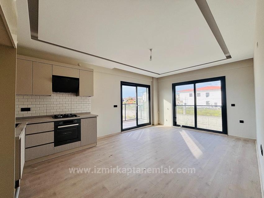 2+1 Mid-Floor Apartment For Rent In Çolak İbrahim Bey Neighborhood, Seferihisar, İzmir