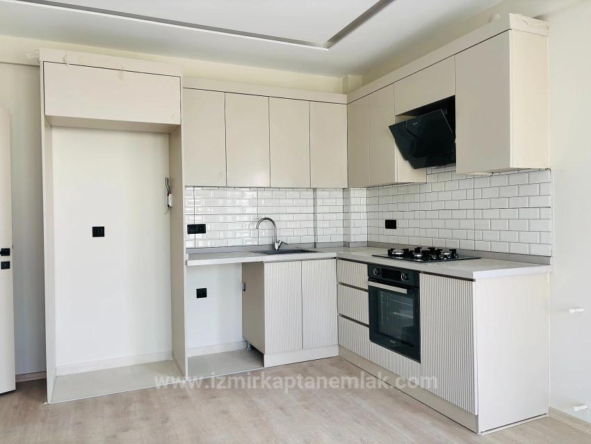 2+1 Mid-Floor Apartment For Rent In Çolak İbrahim Bey Neighborhood, Seferihisar, İzmir