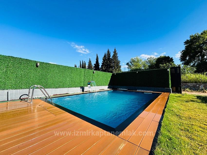 Modern Bungalow With Pool In İzmir Menderes Yeniköy District