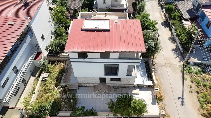 In İzmir Seferihisar Cumhuriyet Neighbourhood, A 5+1 Detached Villa For Sale