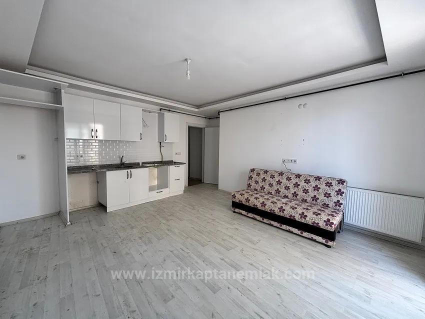 İzmir Seferihisar Hıdırlık Neighbourhood Has A 2+1 Car Parked 1St Floor Rentable Flat
