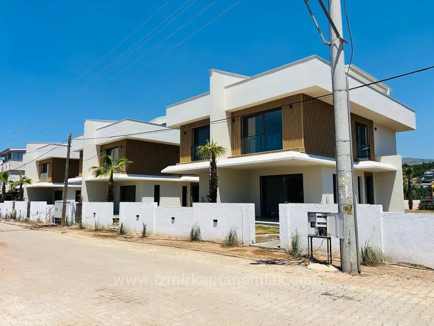 İzmir Seferihisar Mersinalanı Neighbourhood In A Poolside Complex 10 Units Of 3+1 For Sale Villas