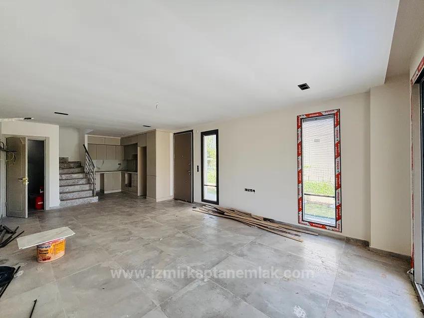 İzmir Seferihisar Mersinalanı Neighbourhood In A Poolside Complex 10 Units Of 3+1 For Sale Villas