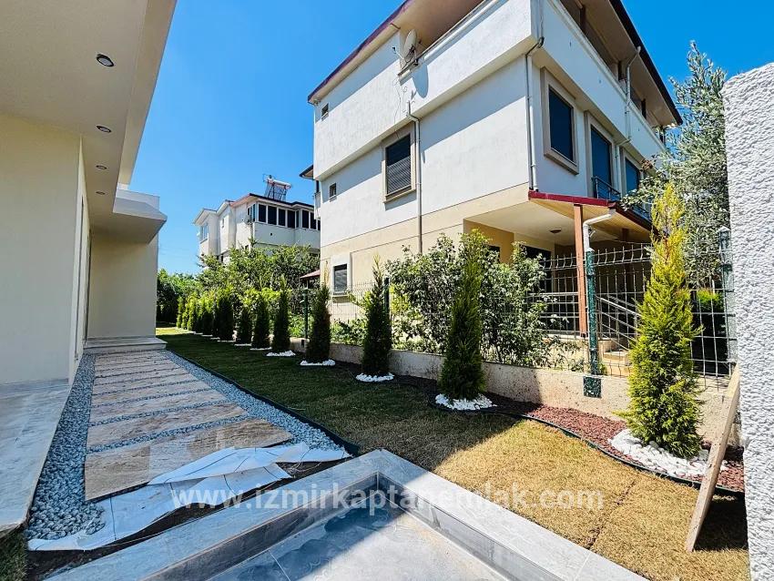 3+1 Bedroom Summerhouse For sale in Mersin Alanı Nbh. Seferihisar Ürkmez - 144 m²