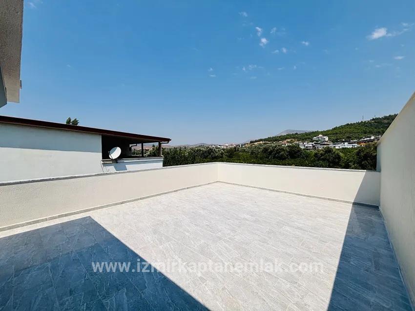 3+1 Bedroom Summerhouse For sale in Mersin Alanı Nbh. Seferihisar Ürkmez - 144 m²
