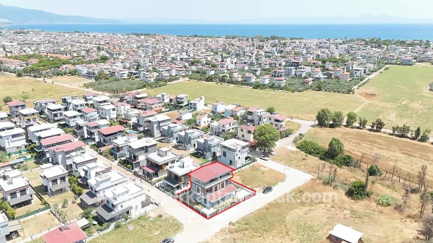 3+1 Bedroom Summerhouse For sale in Cumhuriyet Nbh. Seferihisar Doğanbey - 125 m²