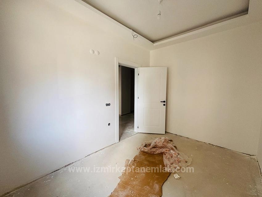 1+1 Middle Floor Flat In A Great Location In Hıdırlık, Seferihisar, Izmir