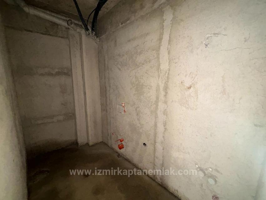 1+1 Middle Floor Flat In A Great Location In Hıdırlık, Seferihisar, Izmir