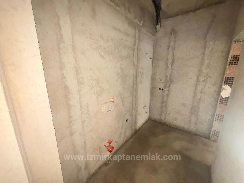 1+1 Middle Floor Flat In A Great Location In Hıdırlık, Seferihisar, Izmir