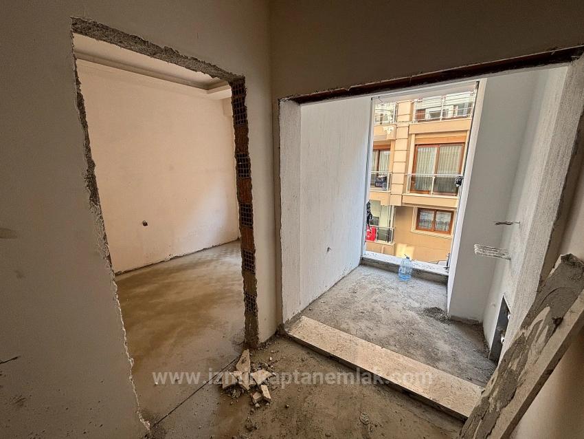 1+1 Middle Floor Flat In A Great Location In Hıdırlık, Seferihisar, Izmir