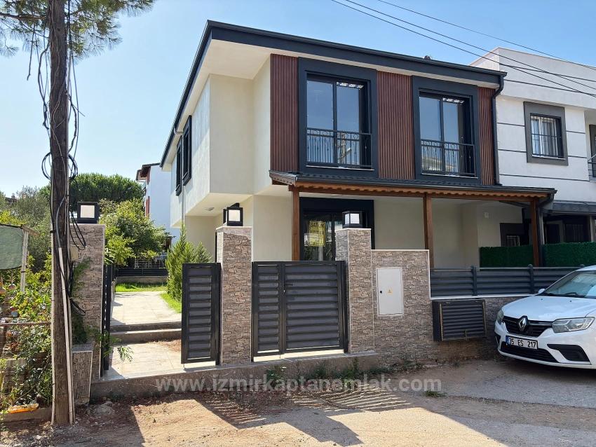 4+1 Villa For Sale With Garden In Seferihisar Doğanbey, 400 Meters From The Beach