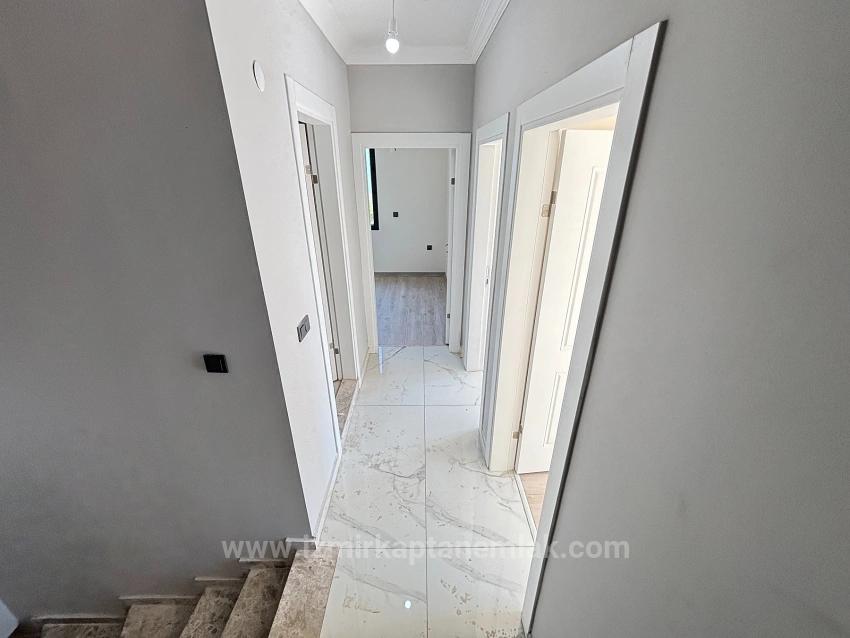 4+1 Villa For Sale With Garden In Seferihisar Doğanbey, 400 Meters From The Beach