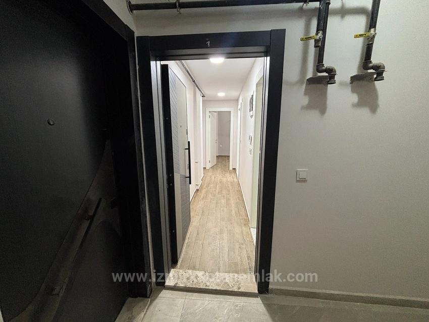 1+1 Apartment In A Great Location In Camikebir, Seferihisar, Izmir