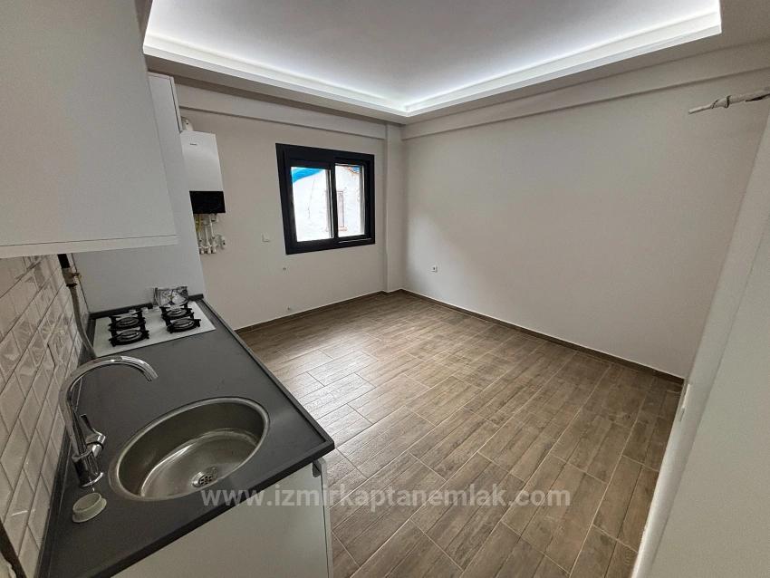 1+1 Apartment In A Great Location In Camikebir, Seferihisar, Izmir