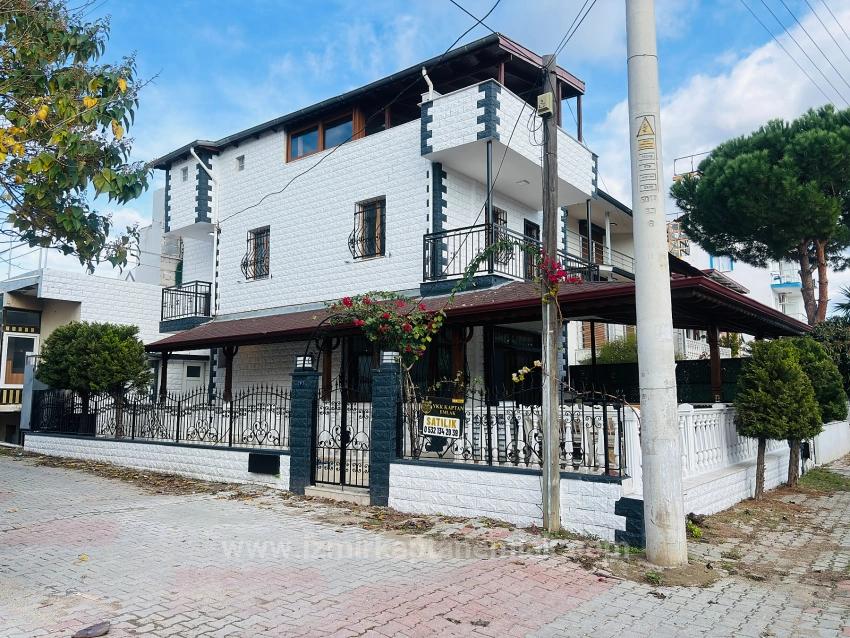 4+1 Detached Triplex Summer Villa On The Sea Side In Bengiler, Seferihisar