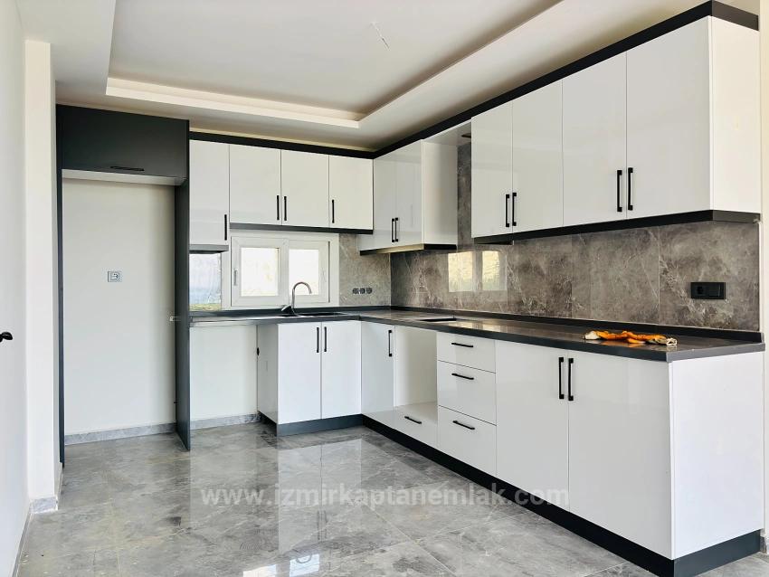 3+1 Villa For Sale With Sea View And Garden In Doğanbey Atatürk Neighborhood