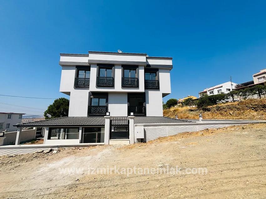 3+1 Bedroom Summerhouse For sale in Tepecik Nbh. Seferihisar - 144 m²