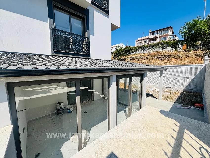 3+1 Bedroom Summerhouse For sale in Tepecik Nbh. Seferihisar - 144 m²