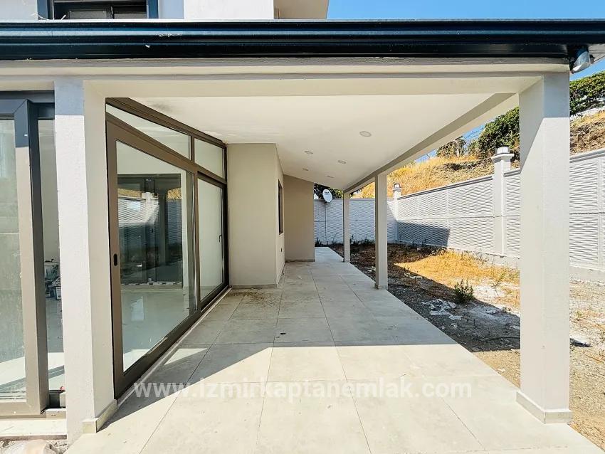 3+1 Bedroom Summerhouse For sale in Tepecik Nbh. Seferihisar - 144 m²