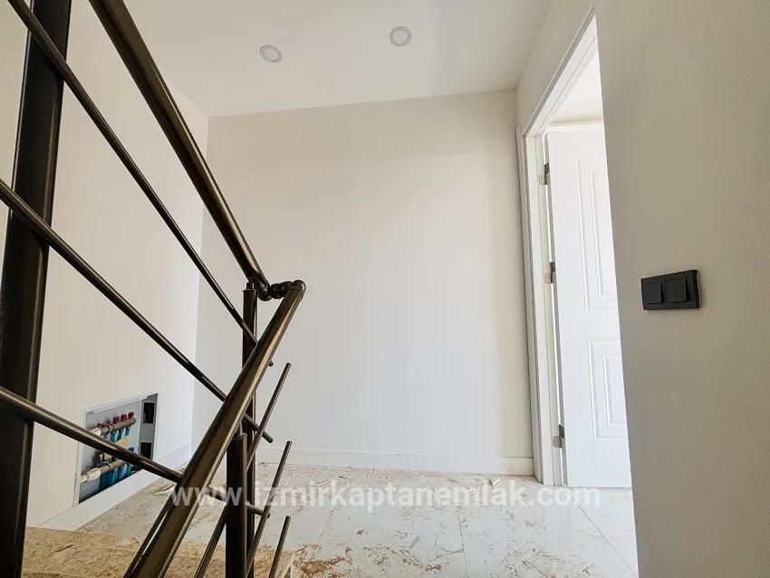 3+1 Bedroom Summerhouse For sale in Tepecik Nbh. Seferihisar - 144 m²