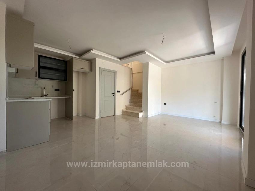 Brand New 2+1 Villa For Sale In A Beautiful Location In Seferihisar Doğanbey Payamlı