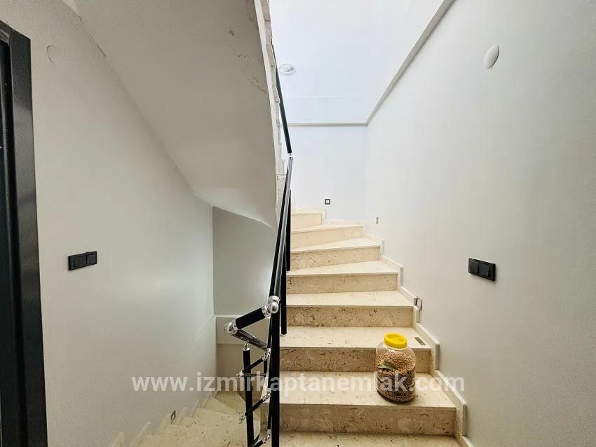 2+1 Bedroom Summerhouse For sale in Atatürk Nbh. Seferihisar Doğanbey - 135 m²