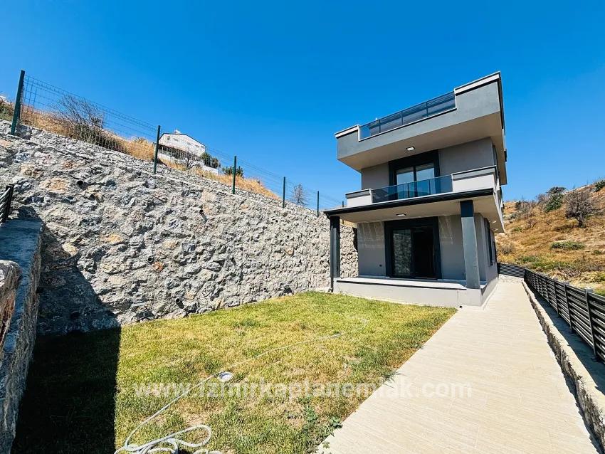 3+1 Bedroom Summerhouse For sale in Atatürk Nbh. Seferihisar Doğanbey - 150 m²