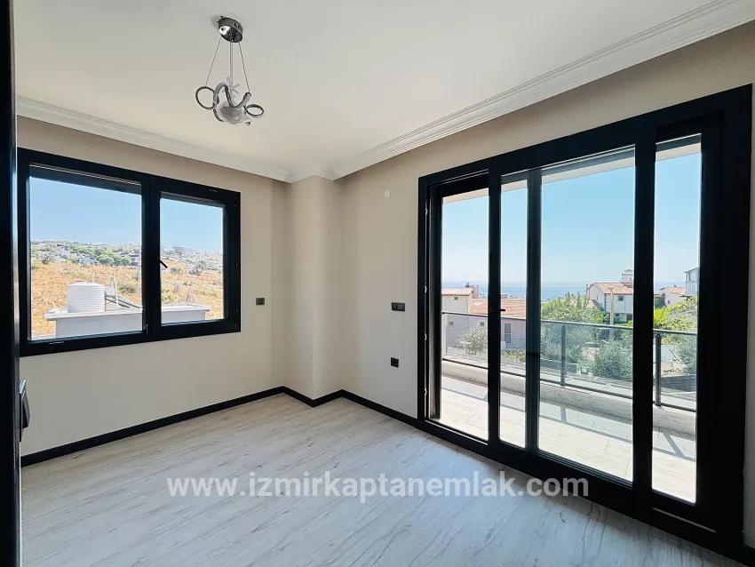 3+1 Bedroom Summerhouse For sale in Atatürk Nbh. Seferihisar Doğanbey - 150 m²