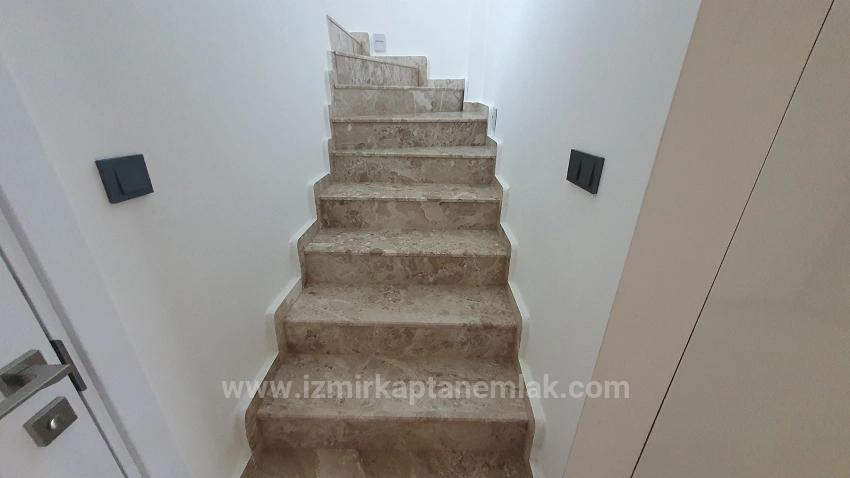 3+1 Villa With Pool And Garden For Sale On The Sea Side In Seferihisar Payamlı