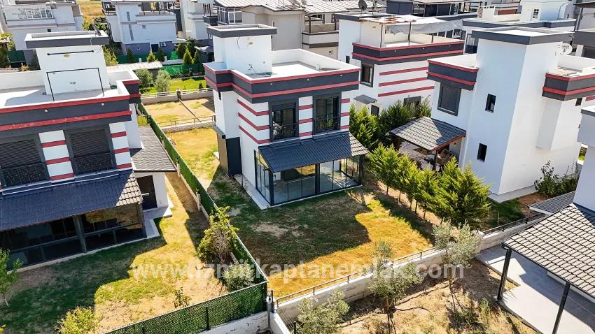 3+1 Bedroom Summerhouse For sale in Cumhuriyet Nbh. Seferihisar Doğanbey - 180 m²