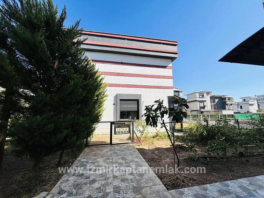 3+1 Bedroom Summerhouse For sale in Cumhuriyet Nbh. Seferihisar Doğanbey - 180 m²