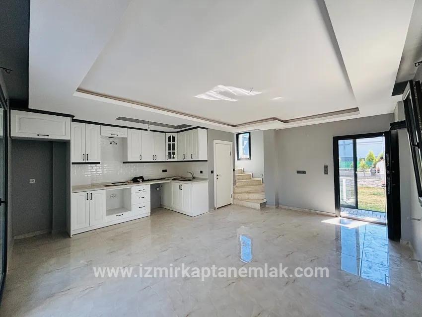 3+1 Bedroom Summerhouse For sale in Cumhuriyet Nbh. Seferihisar Doğanbey - 180 m²