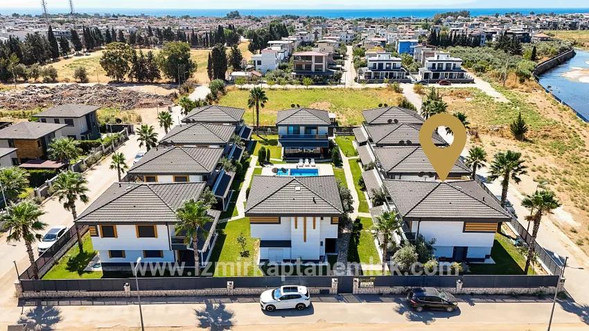 3+1 Bedroom Summerhouse For sale in Cumhuriyet Nbh. Seferihisar Doğanbey - 290 m²