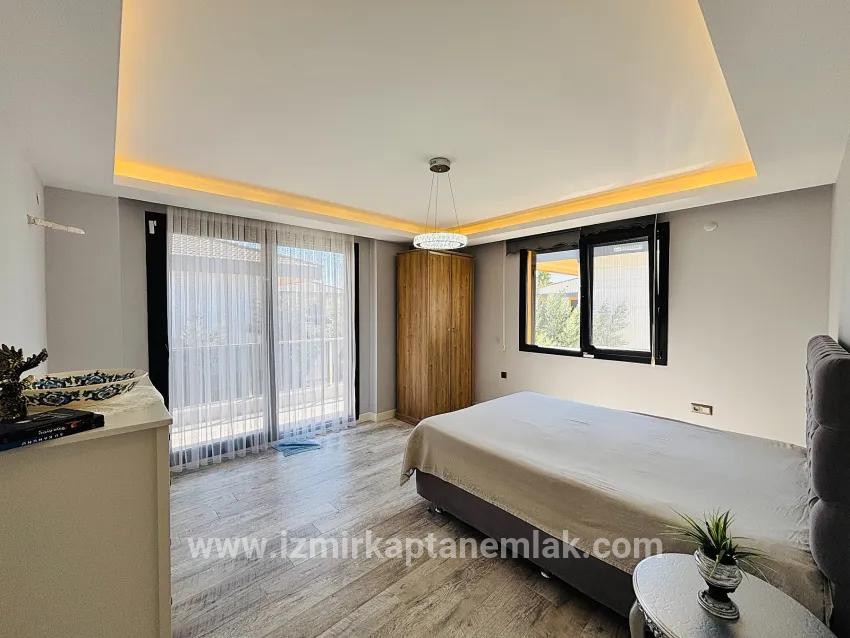 3+1 Bedroom Summerhouse For sale in Cumhuriyet Nbh. Seferihisar Doğanbey - 290 m²