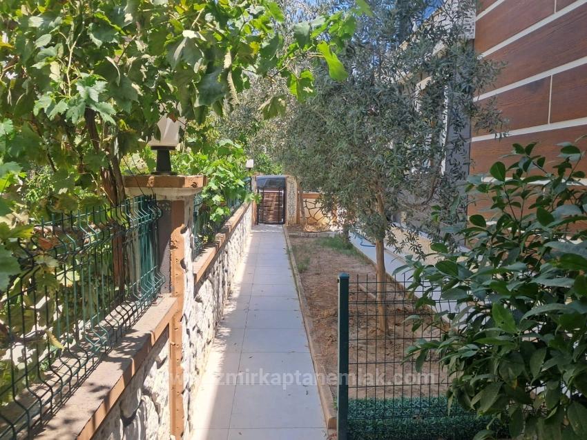Spacious 2+1 Villa For Sale With Garden In Seferihisar Doğanbey