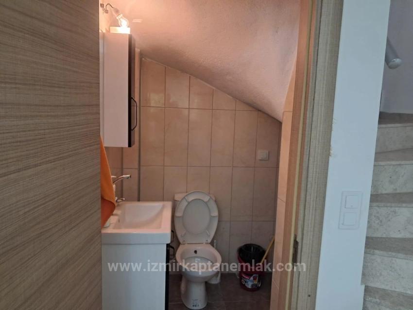 Spacious 2+1 Villa For Sale With Garden In Seferihisar Doğanbey