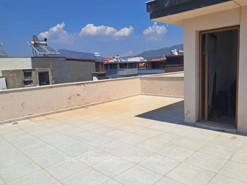 Spacious 2+1 Villa For Sale With Garden In Seferihisar Doğanbey