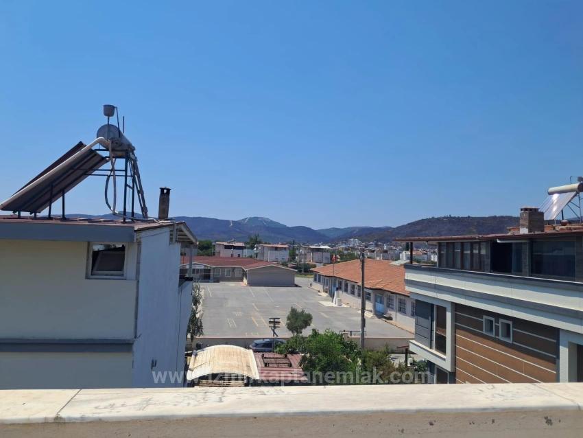 Spacious 2+1 Villa For Sale With Garden In Seferihisar Doğanbey