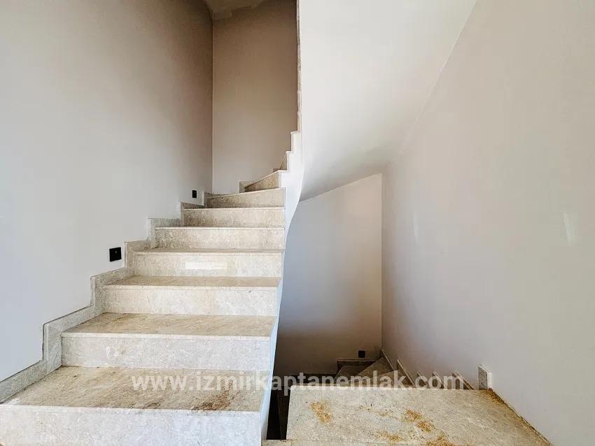 3+2 Bedroom Villa For sale in Turabiye Nbh. Seferihisar - 240 m²