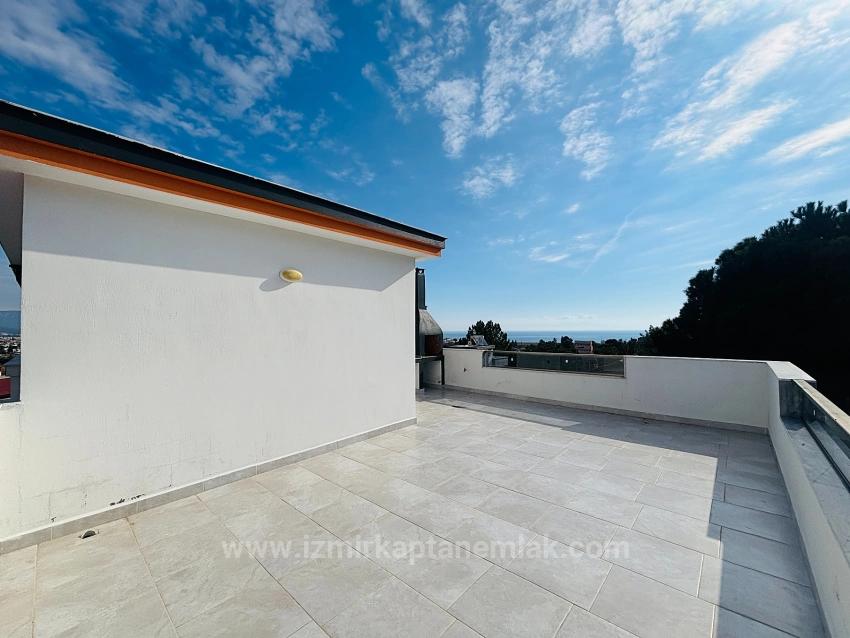 4+1 Villa For Sale With Sea View And Condominium In Seferihisar Doğanbey