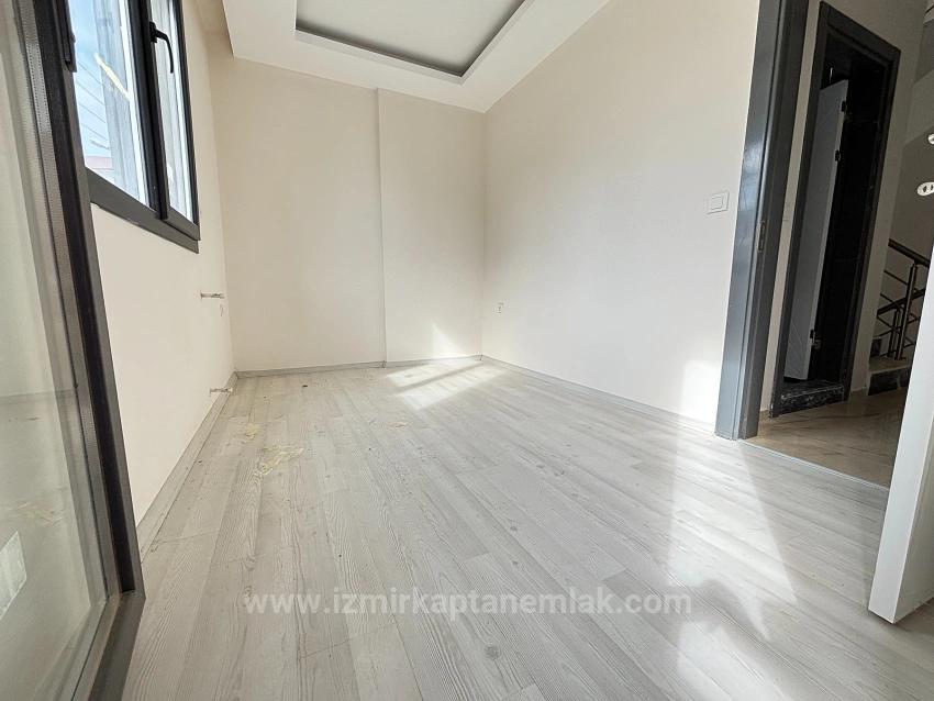 4+1 Villa For Sale With Sea View And Condominium In Seferihisar Doğanbey