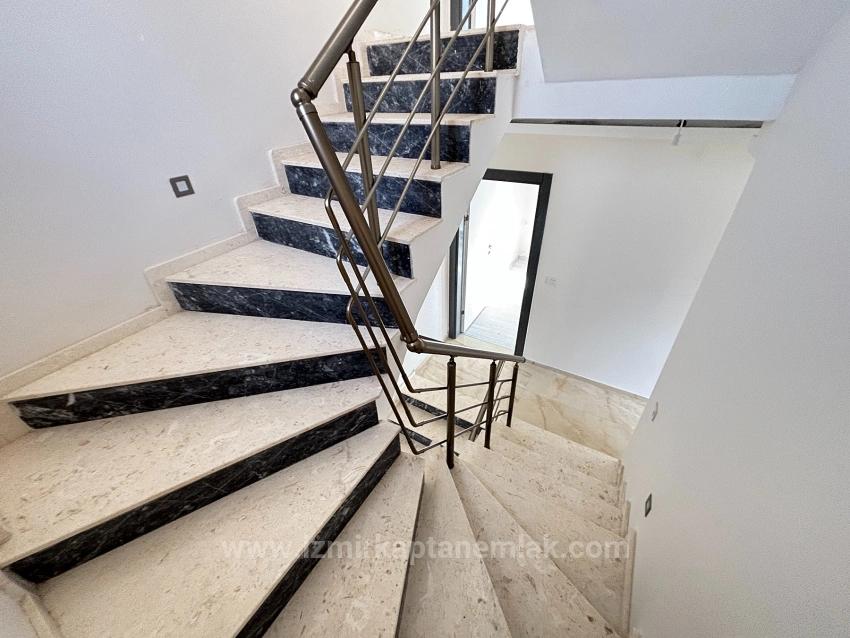 4+1 Villa For Sale With Sea View And Condominium In Seferihisar Doğanbey