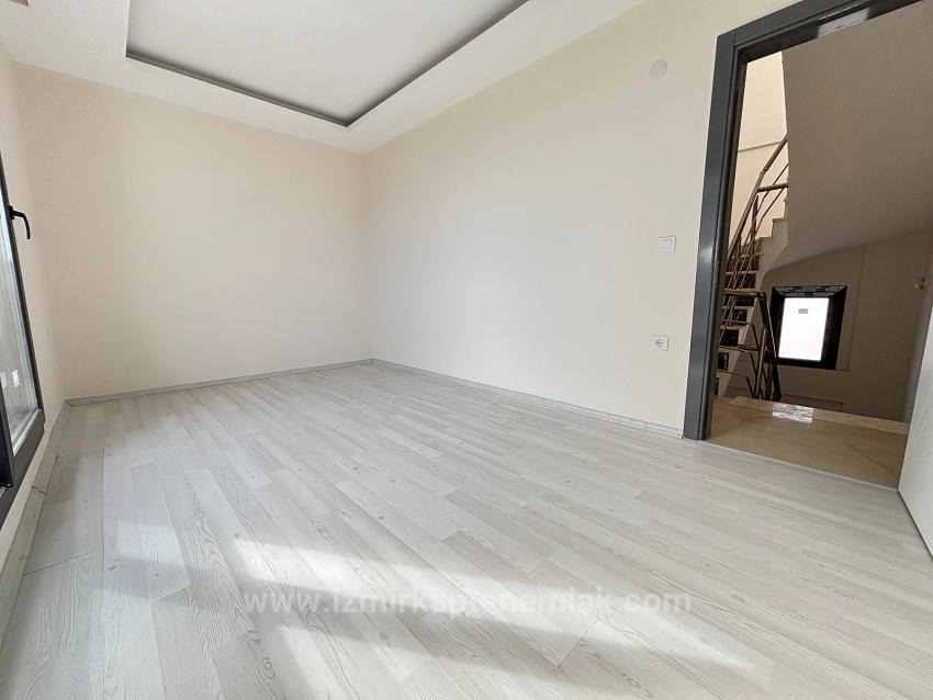 4+1 Villa For Sale With Sea View And Condominium In Seferihisar Doğanbey