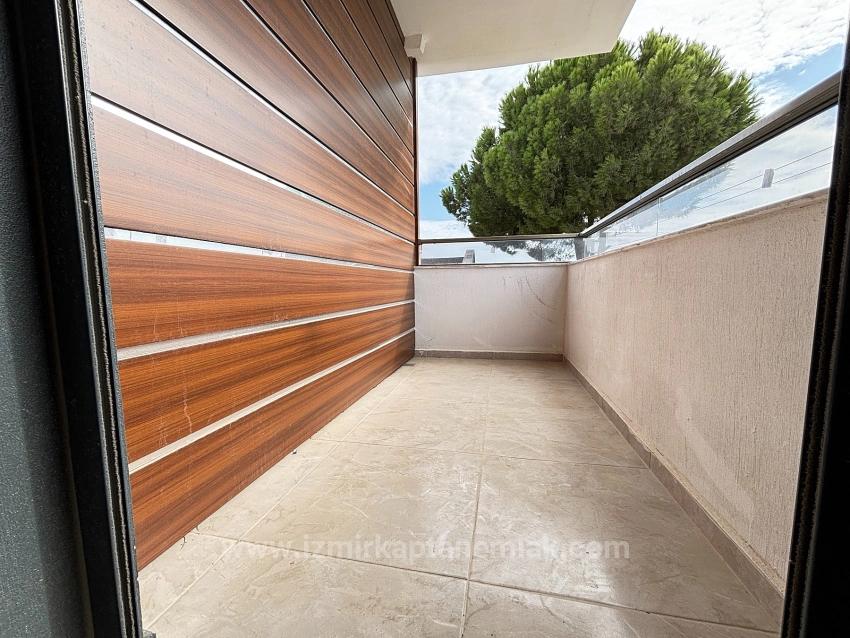 4+1 Villa For Sale With Sea View And Condominium In Seferihisar Doğanbey